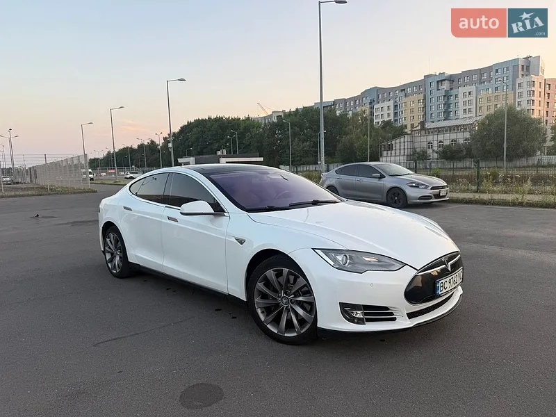 Tesla Model S 2014