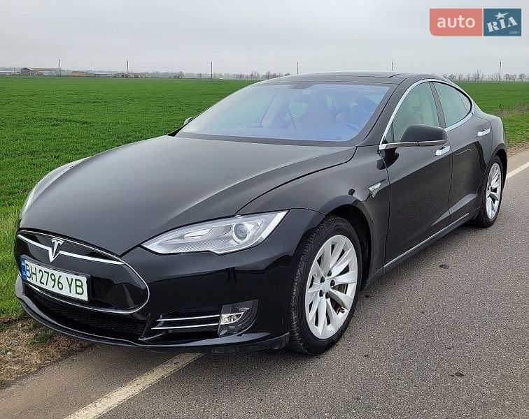 Tesla Model S 2014