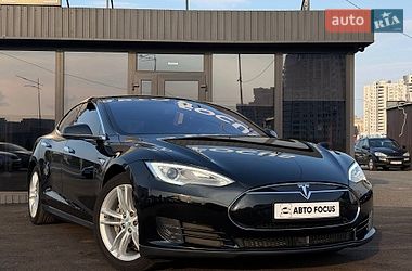 Лифтбек Tesla Model S 2015 в Киеве
