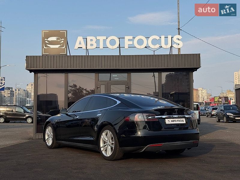 Лифтбек Tesla Model S 2015 в Киеве