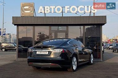 Лифтбек Tesla Model S 2015 в Киеве