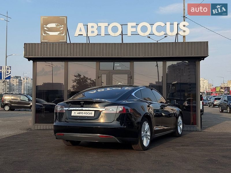 Лифтбек Tesla Model S 2015 в Киеве