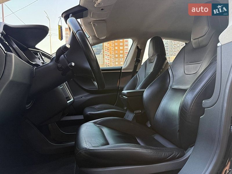 Лифтбек Tesla Model S 2015 в Киеве