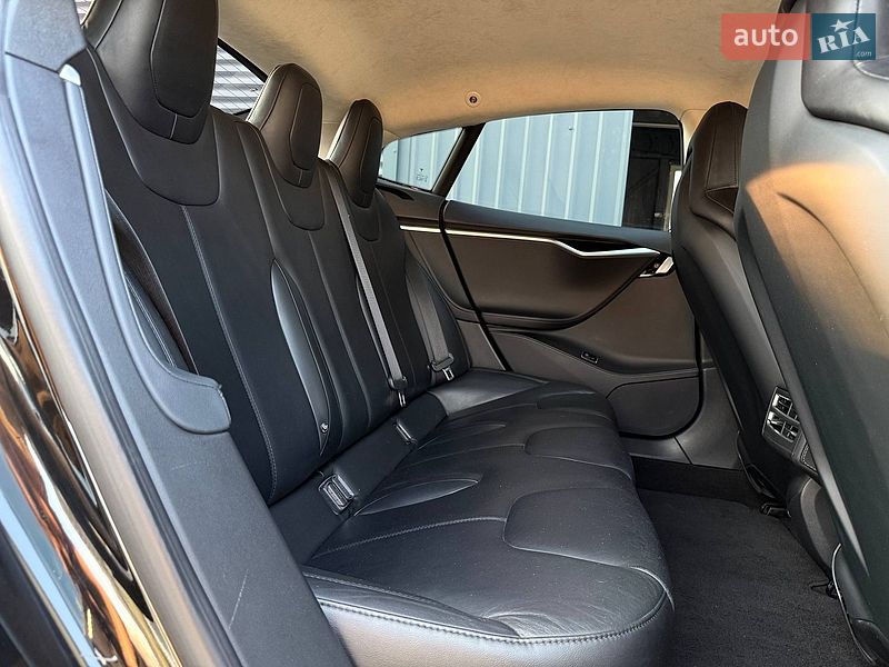 Лифтбек Tesla Model S 2015 в Киеве