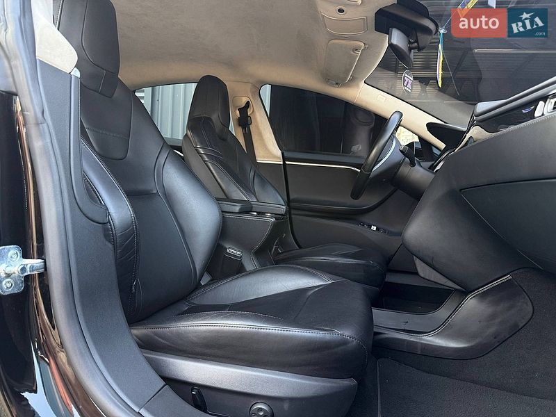 Лифтбек Tesla Model S 2015 в Киеве