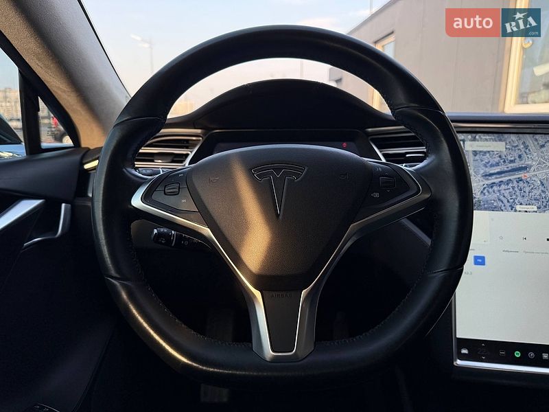Лифтбек Tesla Model S 2015 в Киеве