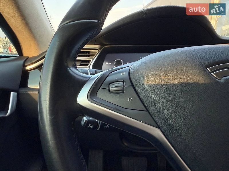 Лифтбек Tesla Model S 2015 в Киеве
