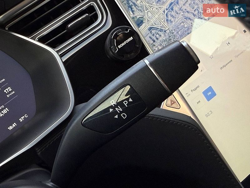 Ліфтбек Tesla Model S 2015 в Києві