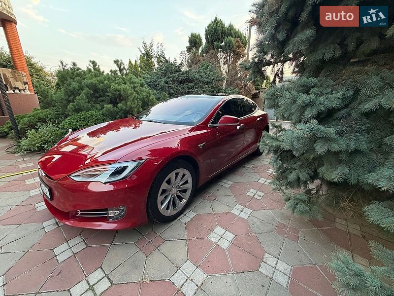 Лифтбек Tesla Model S 2017 в Киеве фото 3 Лифтбек Tesla Model S 2017 в Киеве
