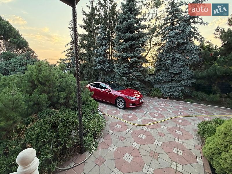 Лифтбек Tesla Model S 2017 в Киеве фото 4 Лифтбек Tesla Model S 2017 в Киеве