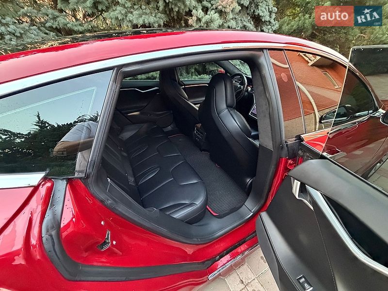 Лифтбек Tesla Model S 2017 в Киеве фото 16 Лифтбек Tesla Model S 2017 в Киеве