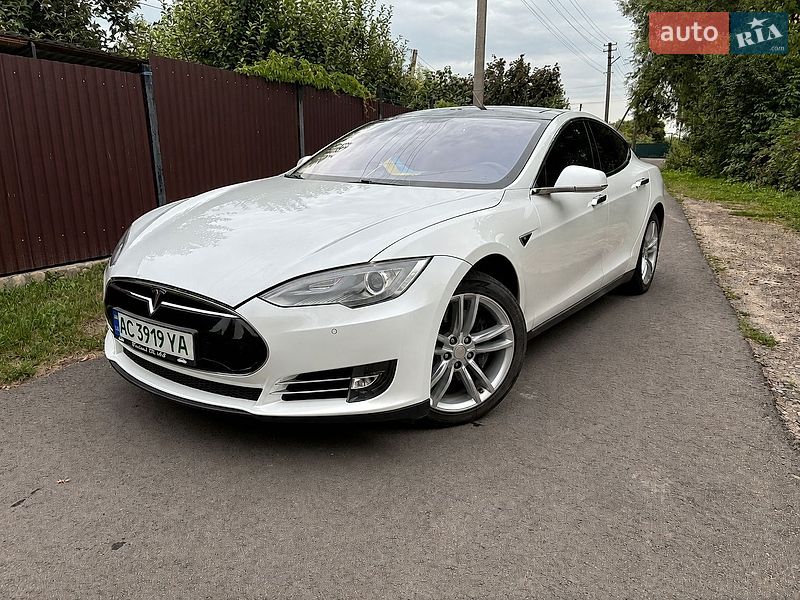 Ліфтбек Tesla Model S 2013 в Володимирі