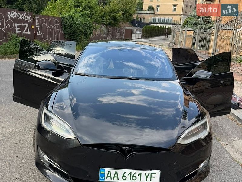 Ліфтбек Tesla Model S 2015 в Києві