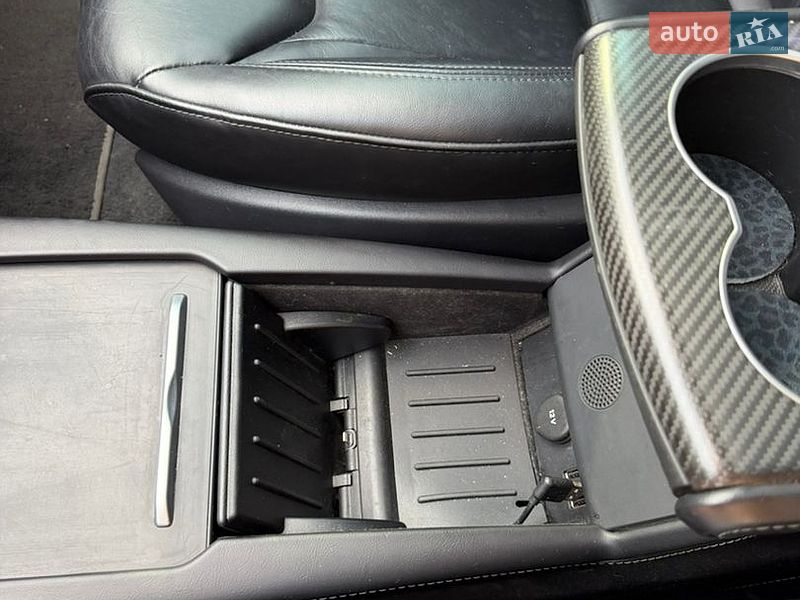 Ліфтбек Tesla Model S 2015 в Києві