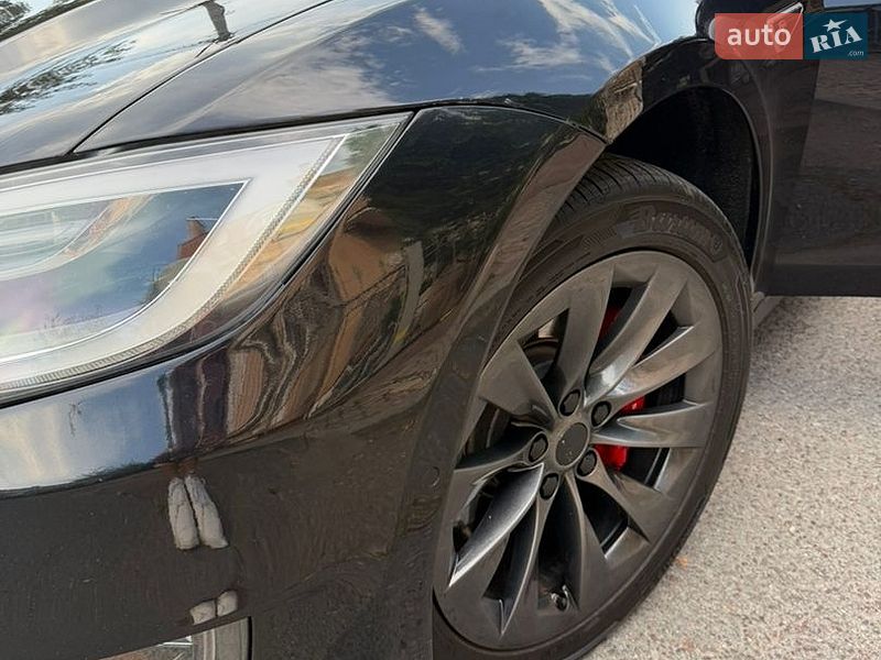 Ліфтбек Tesla Model S 2015 в Києві