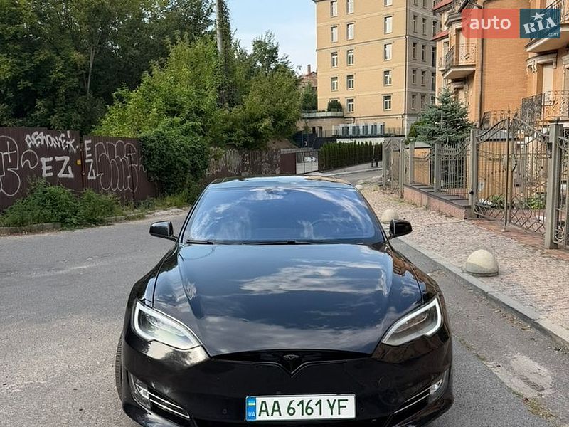 Ліфтбек Tesla Model S 2015 в Києві