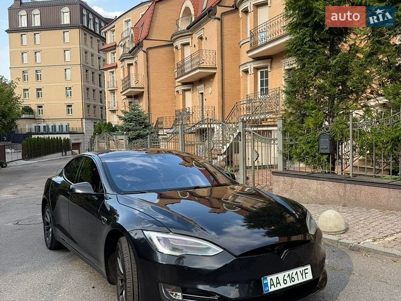Ліфтбек Tesla Model S 2015 в Києві