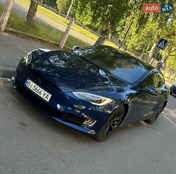Ліфтбек Tesla Model S 2017 в Пирятині