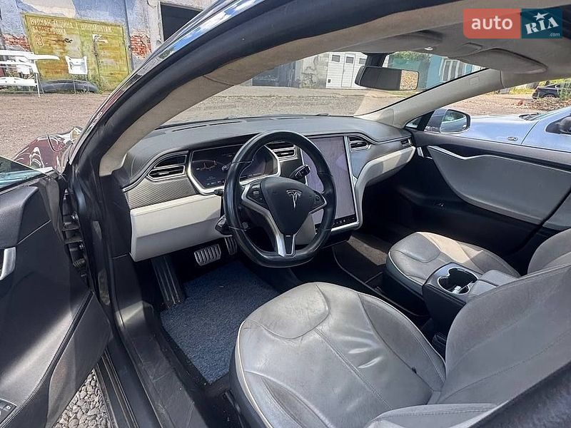 Ліфтбек Tesla Model S 2013 в Іршаві