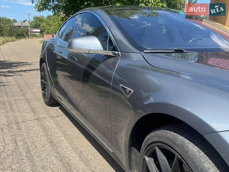 Ліфтбек Tesla Model S 2013 в Іршаві