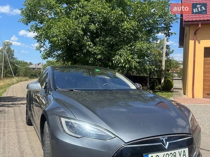 Ліфтбек Tesla Model S 2013 в Іршаві