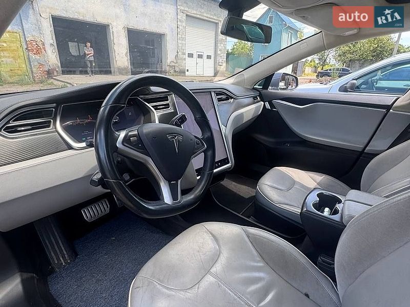 Ліфтбек Tesla Model S 2013 в Іршаві