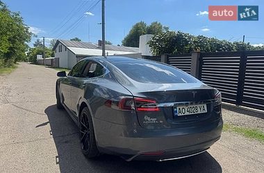 Ліфтбек Tesla Model S 2013 в Іршаві