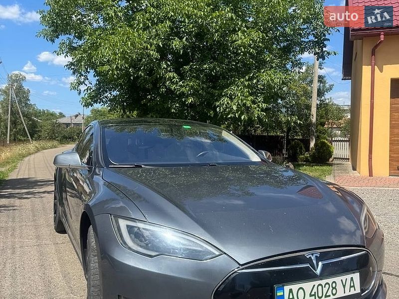 Ліфтбек Tesla Model S 2013 в Іршаві