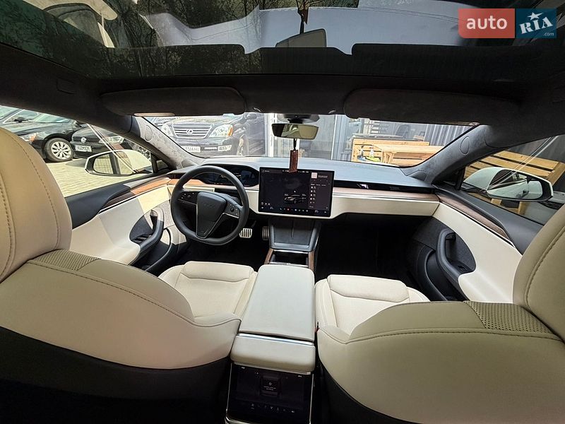 Лифтбек Tesla Model S 2023 в Первомайске