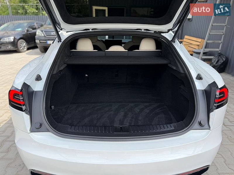 Лифтбек Tesla Model S 2023 в Первомайске
