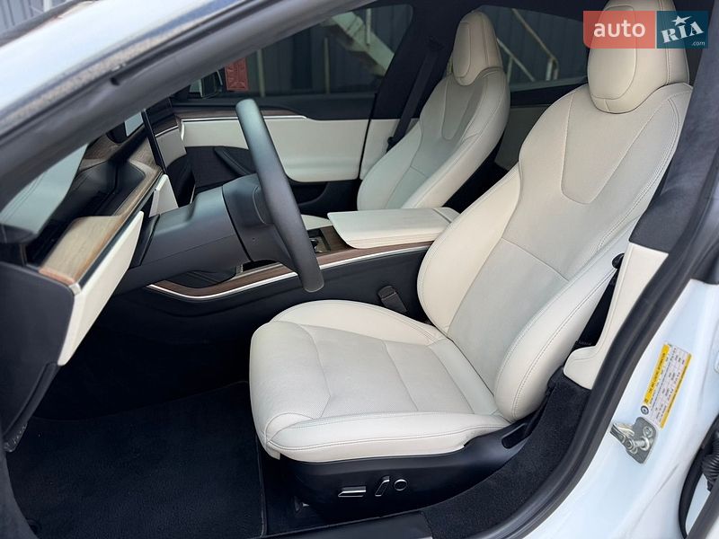 Лифтбек Tesla Model S 2023 в Первомайске