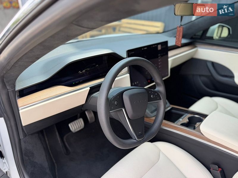 Лифтбек Tesla Model S 2023 в Первомайске