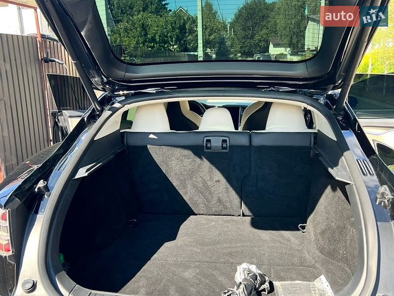Лифтбек Tesla Model S 2018 в Киеве