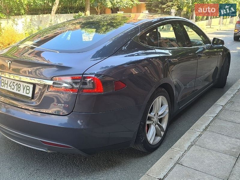 Tesla Model S 2015