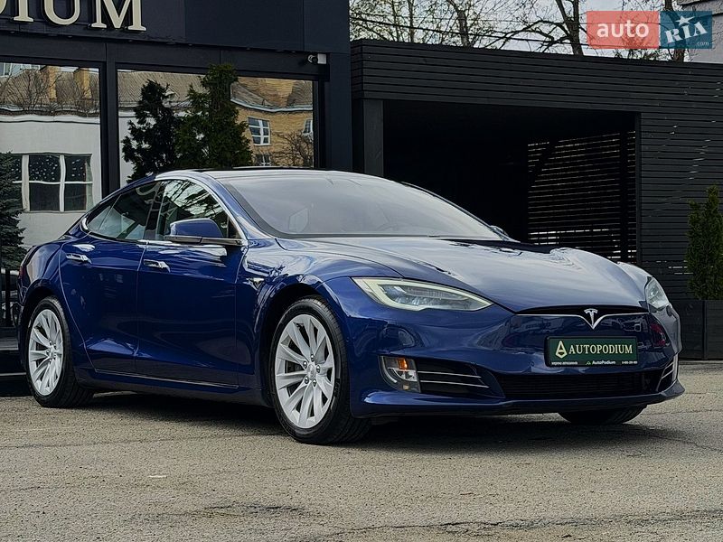 Лифтбек Tesla Model S 2018 в Киеве