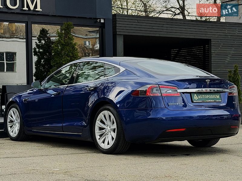 Лифтбек Tesla Model S 2018 в Киеве