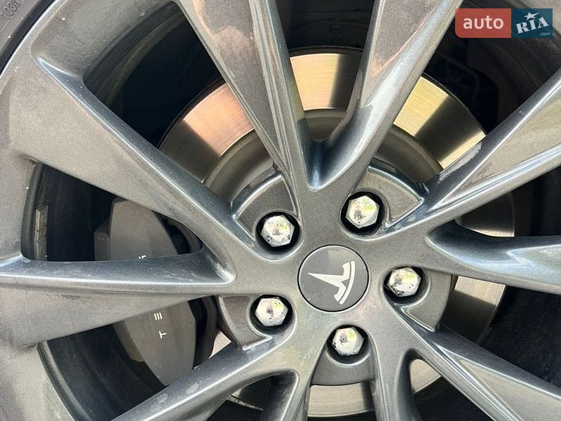 Лифтбек Tesla Model S 2018 в Киеве