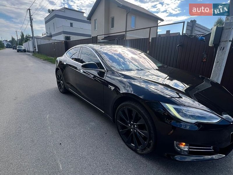 Лифтбек Tesla Model S 2018 в Киеве