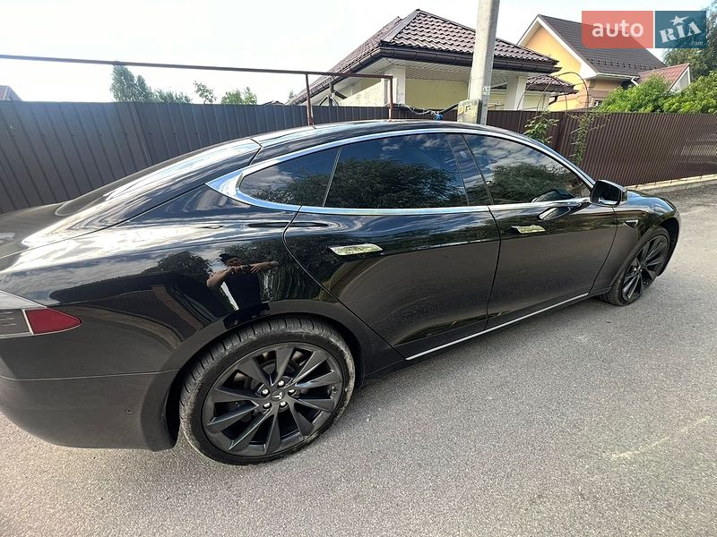 Лифтбек Tesla Model S 2018 в Киеве