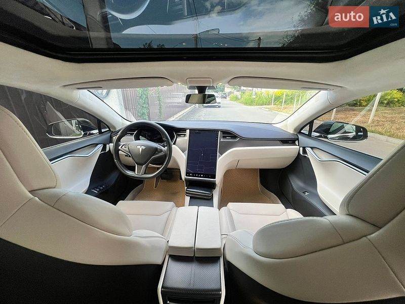 Лифтбек Tesla Model S 2018 в Киеве
