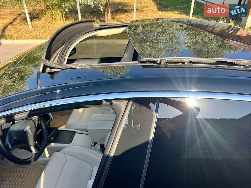 Лифтбек Tesla Model S 2018 в Киеве
