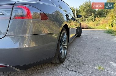 Ліфтбек Tesla Model S 2013 в Кам'янському
