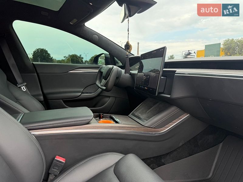 Лифтбек Tesla Model S 2022 в Житомире