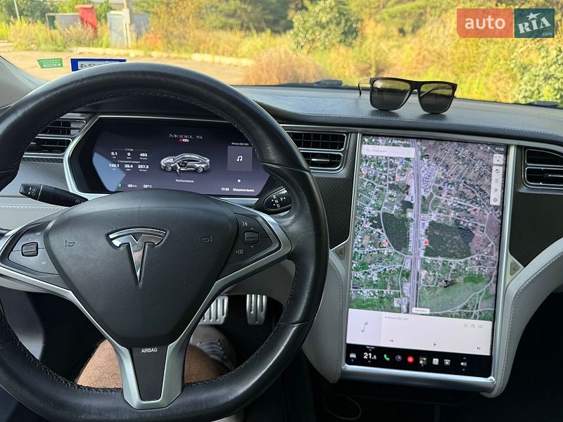 Ліфтбек Tesla Model S 2013 в Кам'янському