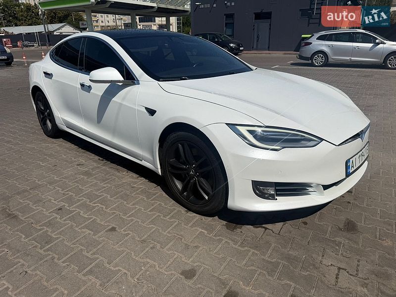 Ліфтбек Tesla Model S 2018 в Києві