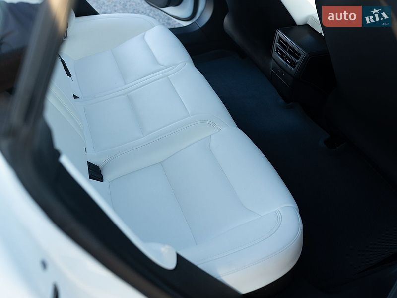 Ліфтбек Tesla Model S 2018 в Дніпрі фото 15 Ліфтбек Tesla Model S 2018 в Дніпрі