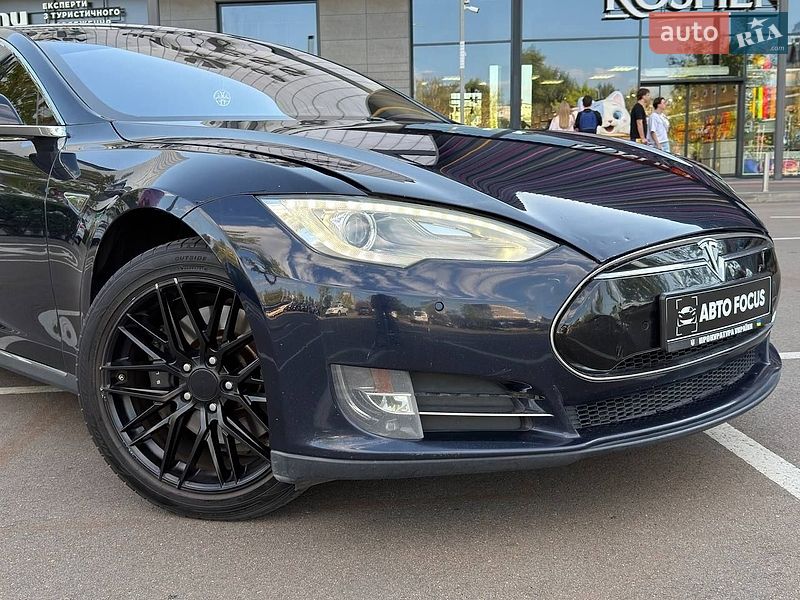 Лифтбек Tesla Model S 2013 в Киеве