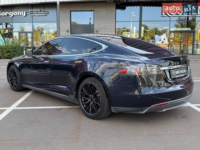 Лифтбек Tesla Model S 2013 в Киеве