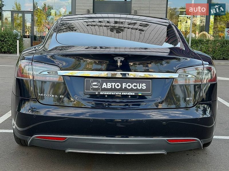 Лифтбек Tesla Model S 2013 в Киеве