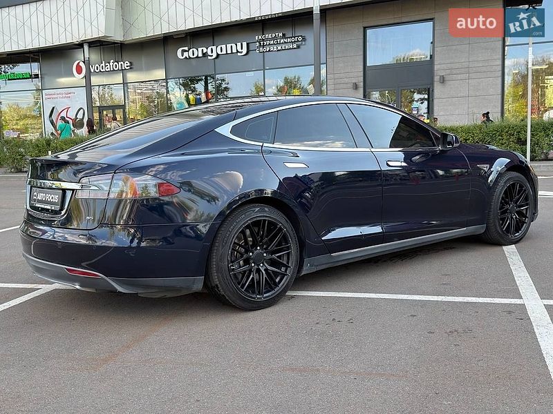 Лифтбек Tesla Model S 2013 в Киеве
